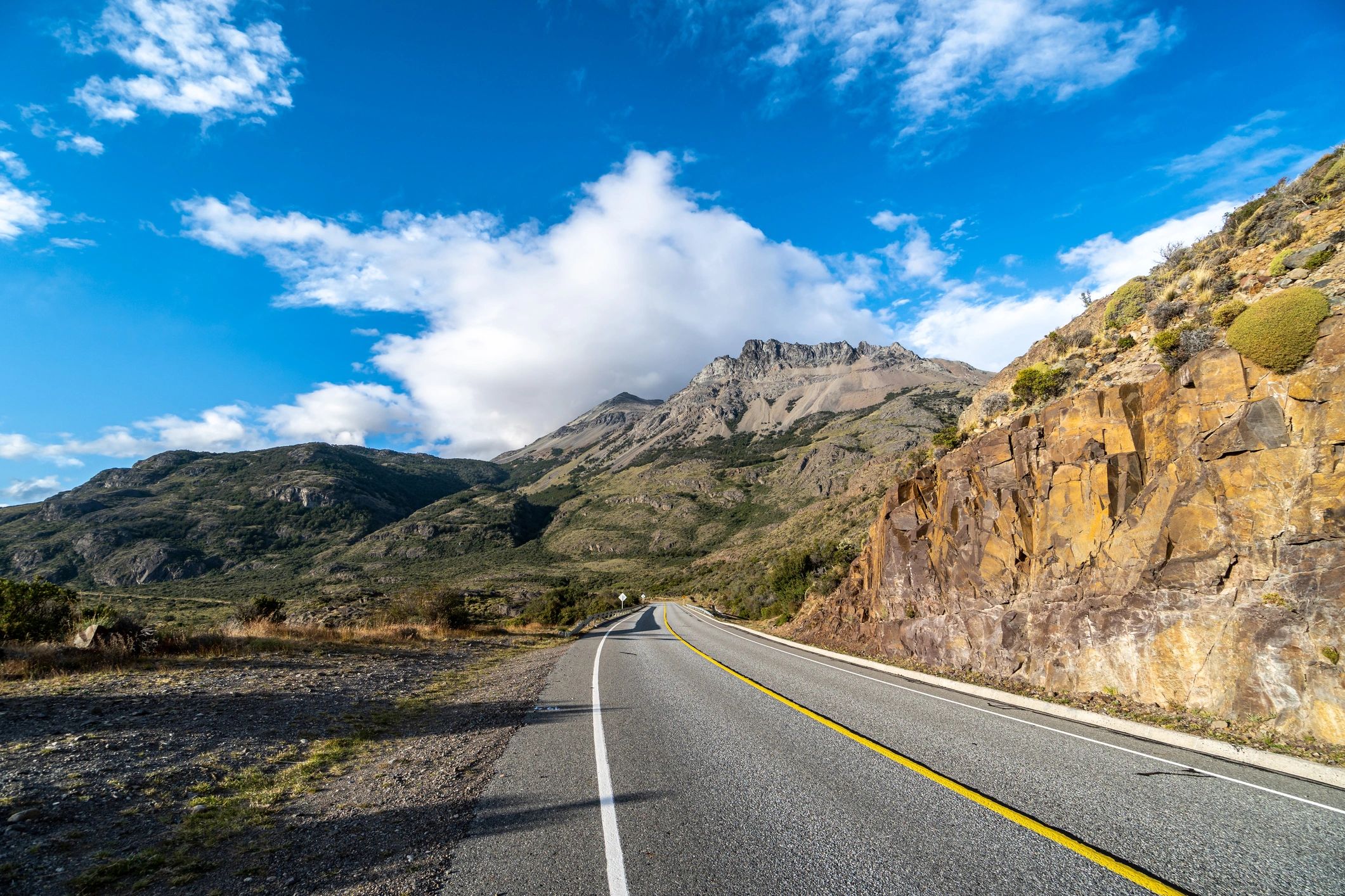 Scenic mountain road for Roller Team Club event journeys