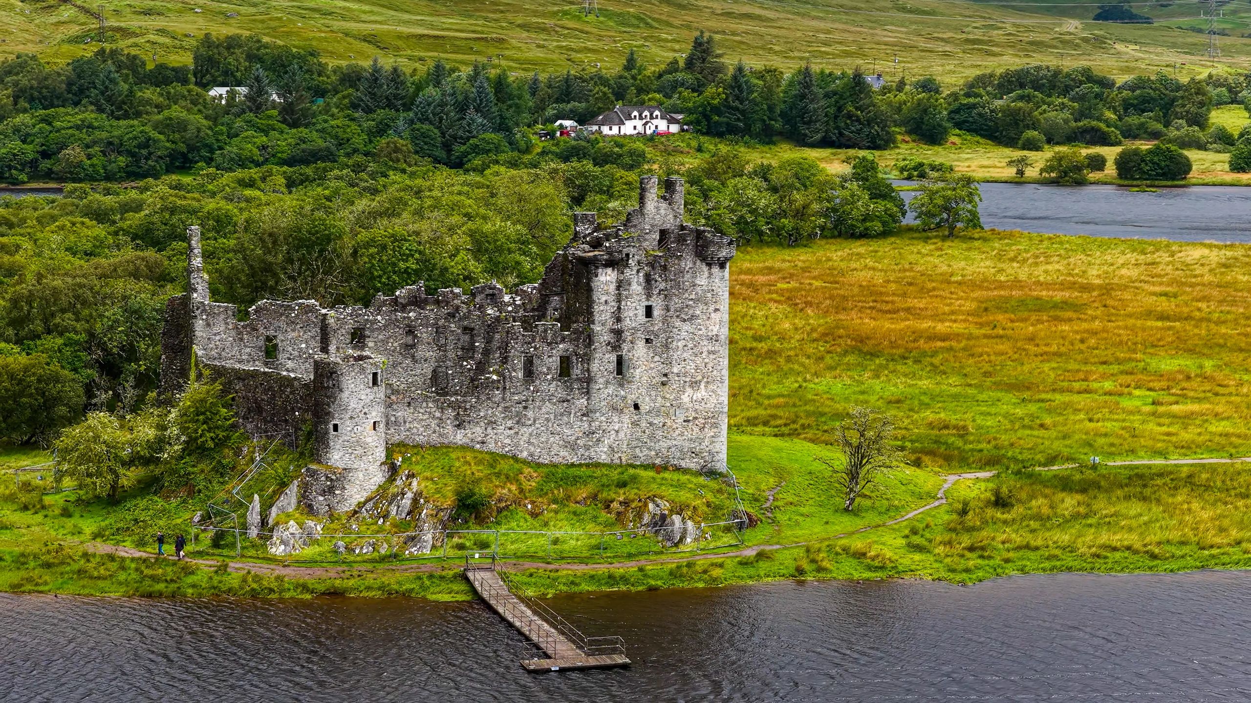 Kilchurn Castle ruins on Loch Awe