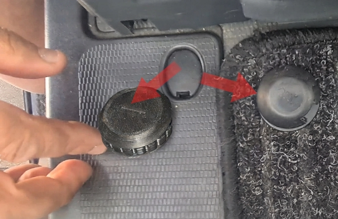 Fiat Ducato Carpet Mat Retainers - Improve design locking version – Set of 3 - Image 6